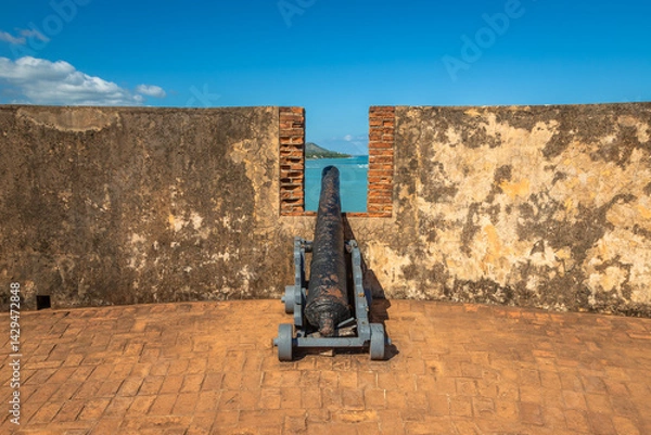 Fototapeta Exposure of the Fortaleza de San Filipe, an historic Spanish fortress used to protect the city of Puerto Plata from pirates, and is located on a hill near the seaport, Dominican Republic