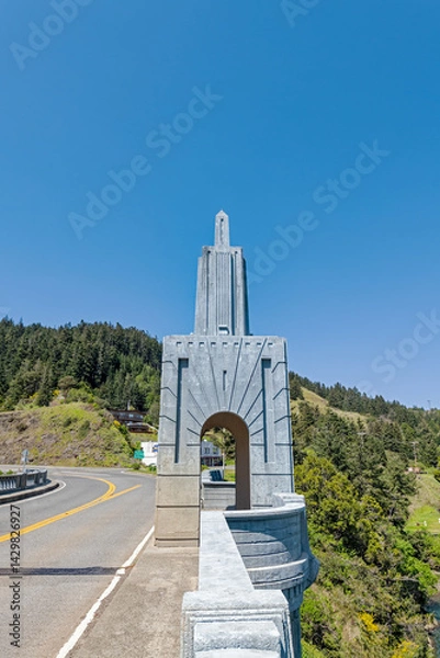 Obraz An art deco obelisk on the Rogue River Bridge at Gold Beach, Oregon, USA