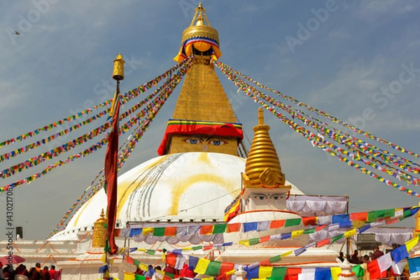 Obraz Świątynia Boudhanath (stupa) po renowacji, świątynia została zniszczona przez trzęsienie ziemi w 2015 roku w Katmandu w Nepalu