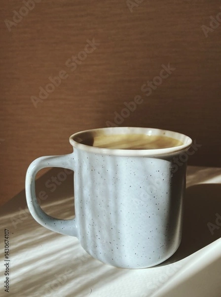 Obraz cup of coffee on wooden table with abstract shadows