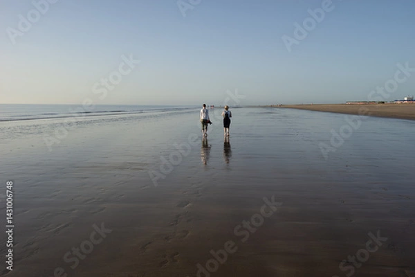 Fototapeta Beach walk – active relaxation