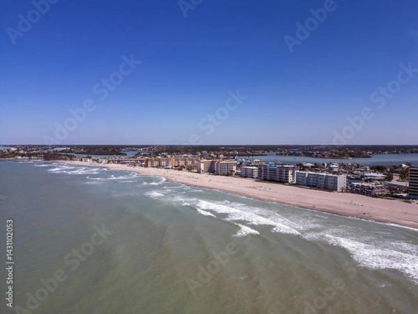 Fototapeta An aerial view of a sunny day at the beach in Venice, Florida, USA