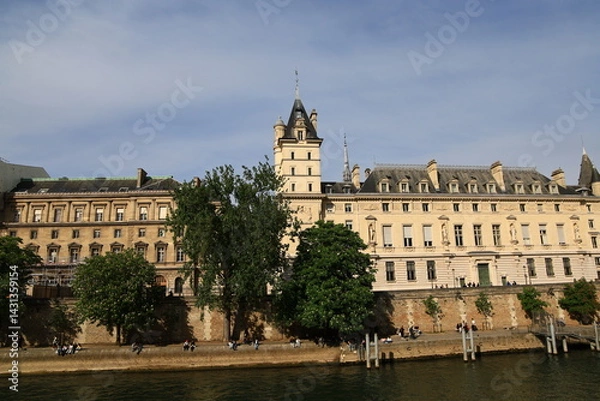 Fototapeta View on the quays of the seine in Paris