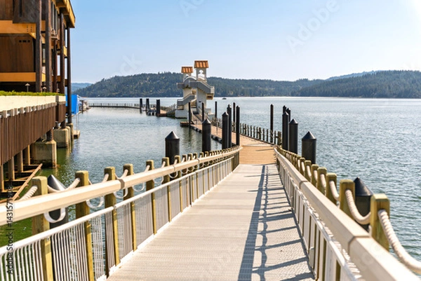 Fototapeta The bridge ramp from Independence Point accessing the world's longest floating boardwalk around the marina at the lakefront town of Coeur d'Alene, Idaho, USA.