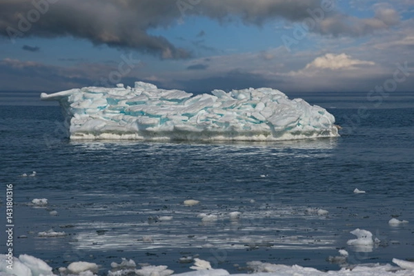Fototapeta Russia. The western coast of Sakhalin Island. The picturesque last ice in the spring Sea of Okhotsk.