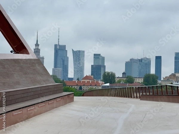 Fototapeta Warszawa, spacer po kładce pieszo rowerowej nad Wisłą