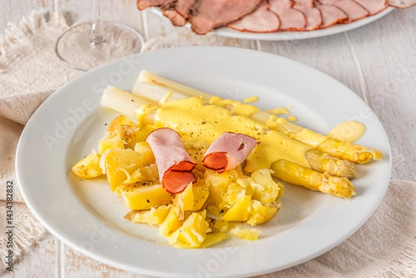 Fototapeta Plate with asparagus, potatoes, ham and hollandaise sauce