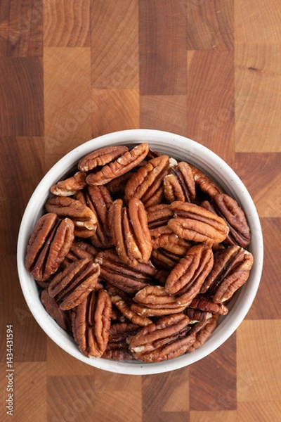 Obraz pecans in a bowl