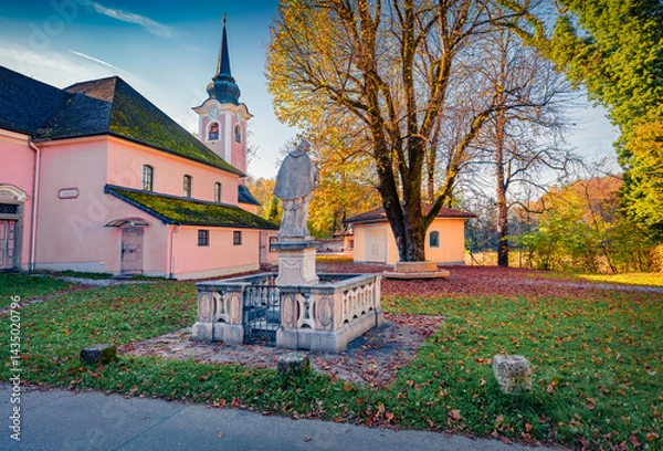 Obraz Wonderful morning view of Parish and pilgrimage church of St. James the Elder with old sculpture,  Katastralgemeinde Thurnberg village, Austria, Europe. Amazing autumn scene of austrian countryside.