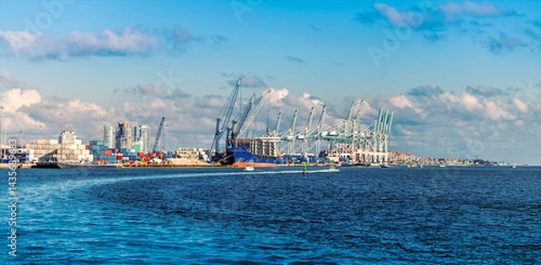Fototapeta A view towards the South Florida Container Terminal in Miami in springtime
