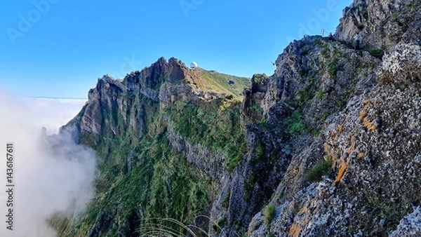 Obraz Panoramic view of the famous hiking trail from Pico Arieiro to Pico Ruivo on Madeira. 