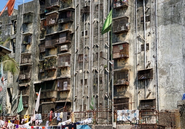 Fototapeta housing area at the dharavi slum in mumbai, india