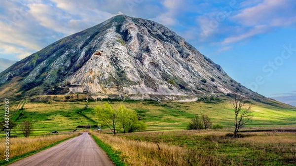 Obraz Mount Tra-Tau, Toratau is one of the oldest mountains on Earth, it is about 285 million years old.