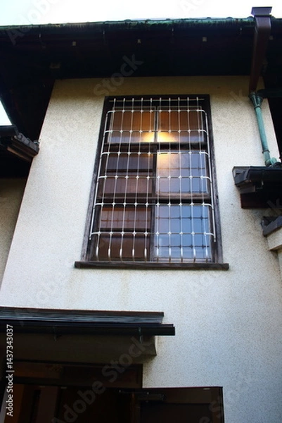 Fototapeta 日本家屋の窓の鉄格子