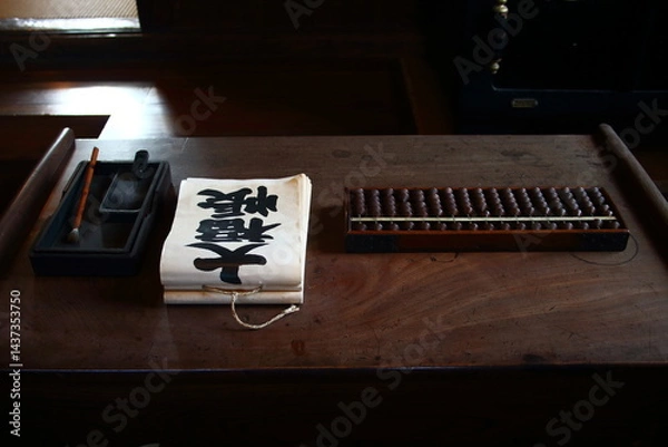 Obraz 昔の問屋の帳簿、ソロバン、墨など