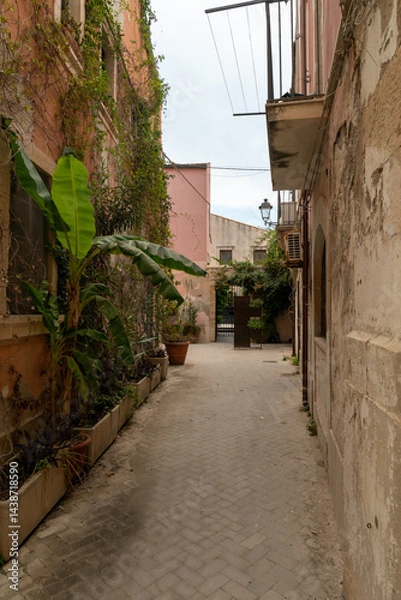 Obraz Narrow street in the old town of Syracuse in Sicily, Italy in a beautiful summer day. Travel and sightseeing journey concept.