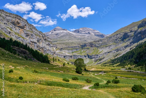 Obraz Ordesa Valley in the Pyrenees. Ordesa and Monte Perdido National Park in Huesca, Aragon, Spain.