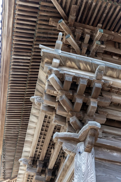 Obraz 日枝神社  随神門の桁や屋根垂木