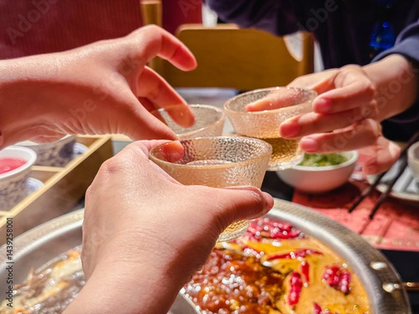 Obraz 食事会　鍋会　乾杯