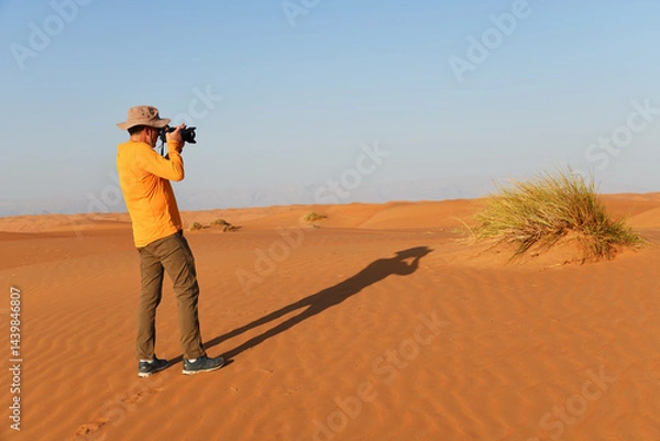 Fototapeta Tourist in Dunes of Rub Al Khali desert. Wahiba Sands. Sultanate of Oman.