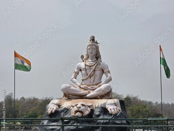 Obraz  Lord Shiva Statue with Flags