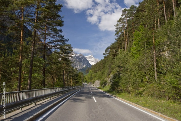 Fototapeta Straße in den Bergen