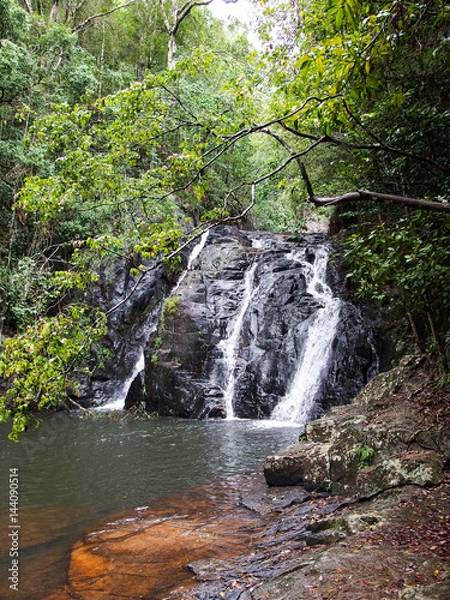 Obraz Cascada en las rocas 