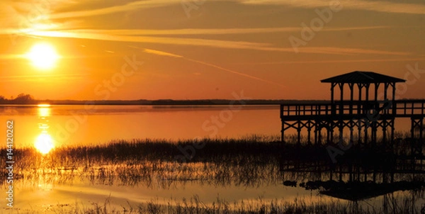 Fototapeta Twin Oaks Zachód słońca / Zachód słońca nad jeziorem Twin Oaks niedaleko Kissimmee na Florydzie