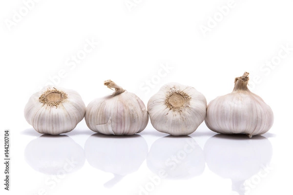 Fototapeta Garlics and reflection in white background