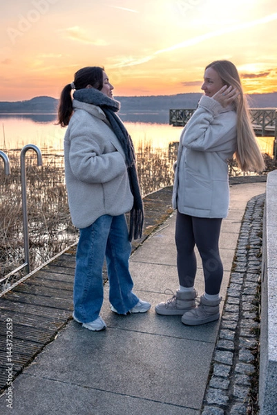 Obraz Walk along the promenade. A walk by the sea. Walking in nature. Sunset.