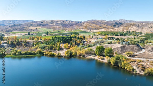 Fototapeta Aerial perspective  of the Cromwell gorge and Bannockburn area in Autumn