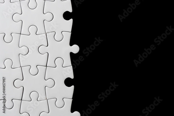 Fototapeta Puzzle started in a black background