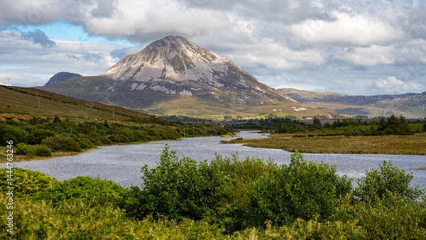 Obraz Lac devant la montagne Errigal, Donegal, Irlande