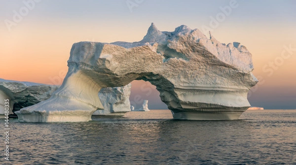 Fototapeta Iceberg in the Disco Bay, Greenland. Their source is by the Jakobshavn glacier. This is a consequence of the phenomenon of global warming and catastrophic thawing of ice