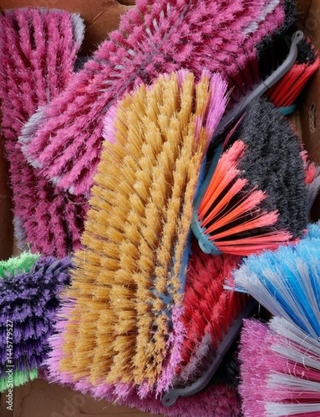 Obraz Bunte Besen bei Marktstand