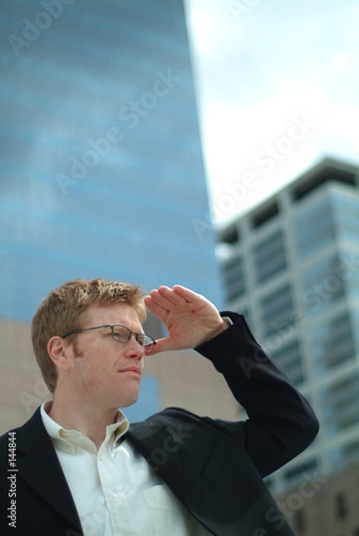 Obraz business man looking across downtown