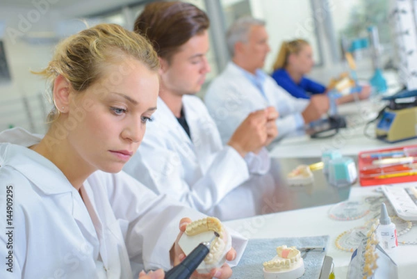 Fototapeta making artificial teeth