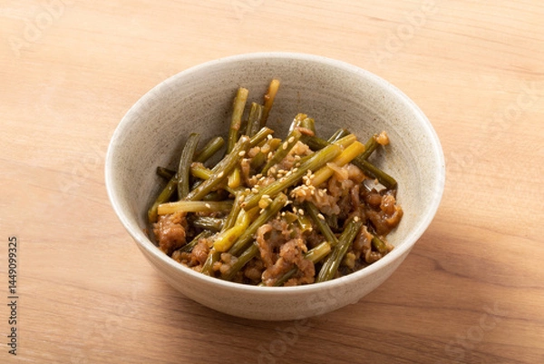 Fototapeta 牛肉とにんにくの芽炒め