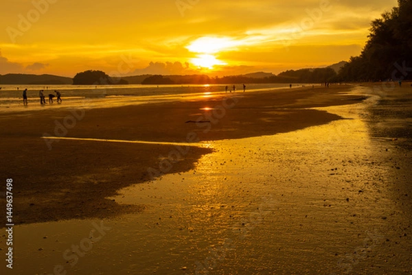 Fototapeta Ao Nang is a resort town and a sub-district in Mueang Krabi District. It has a beautiful sandy beach and is part of the Hat Noppharat Thara - Phi Phi Islands National Park.