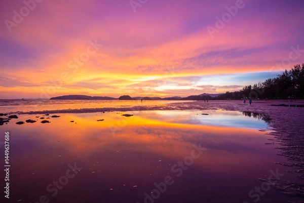 Fototapeta Ao Nang is a resort town and a sub-district in Mueang Krabi District. It has a beautiful sandy beach and is part of the Hat Noppharat Thara - Phi Phi Islands National Park.