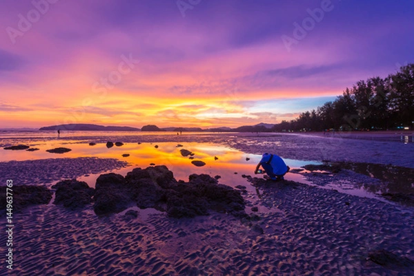 Fototapeta Ao Nang is a resort town and a sub-district in Mueang Krabi District. It has a beautiful sandy beach and is part of the Hat Noppharat Thara - Phi Phi Islands National Park.