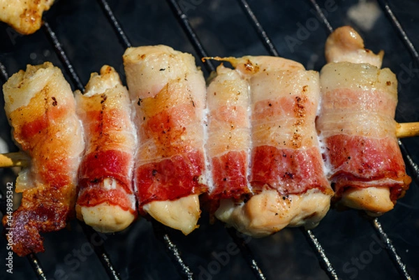 Obraz Skewer (Serbian: Raznjici) is a popular Serbian specialty of grilled meat, equivalent of the Greek souvlaki and Turkish şaşlık.