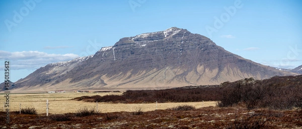 Fototapeta A high resolution panoramic view of Tröllakirkja peak in Western Iceland.