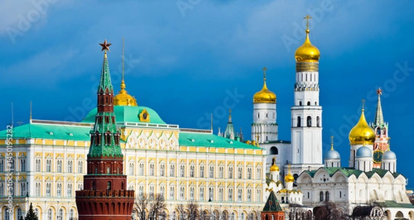 Obraz Moscow Kremlin view in winter day. Black clouds and sun light. Moscow. Russia
