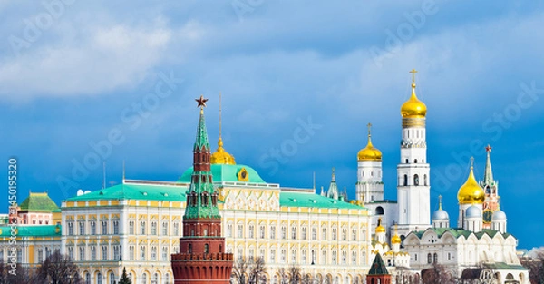 Obraz Moscow Kremlin view in winter day. Black clouds and sun light. Moscow. Russia