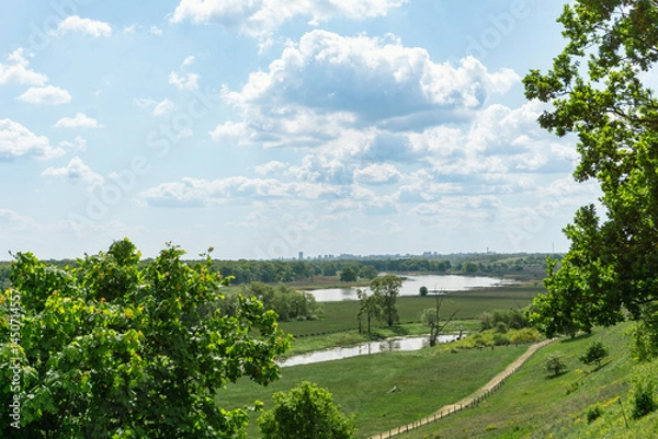 Obraz Wandern im idyllischen Oderbruch in Brandenburg, Deutschland im Frühling