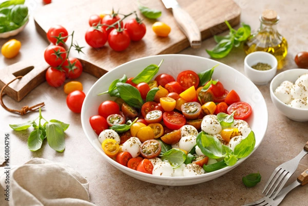 Fototapeta Salad with fresh cherry tomatoes, mozzarella and basil leaves
