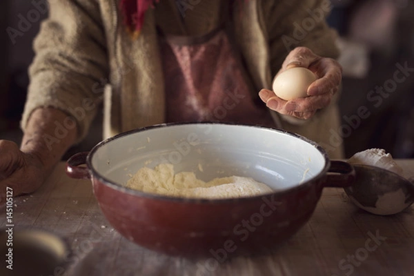 Fototapeta Holding an egg