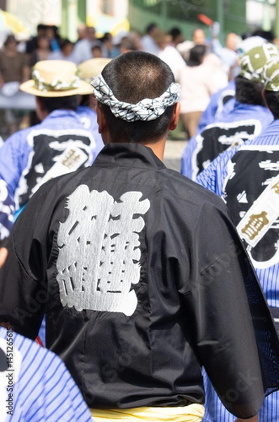 Fototapeta 熊谷うちわ祭りに参加者の法被姿（印半纏）