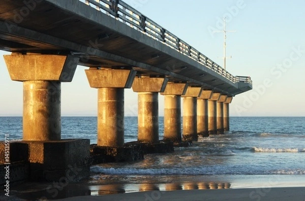 Obraz a side view of shark rock pier